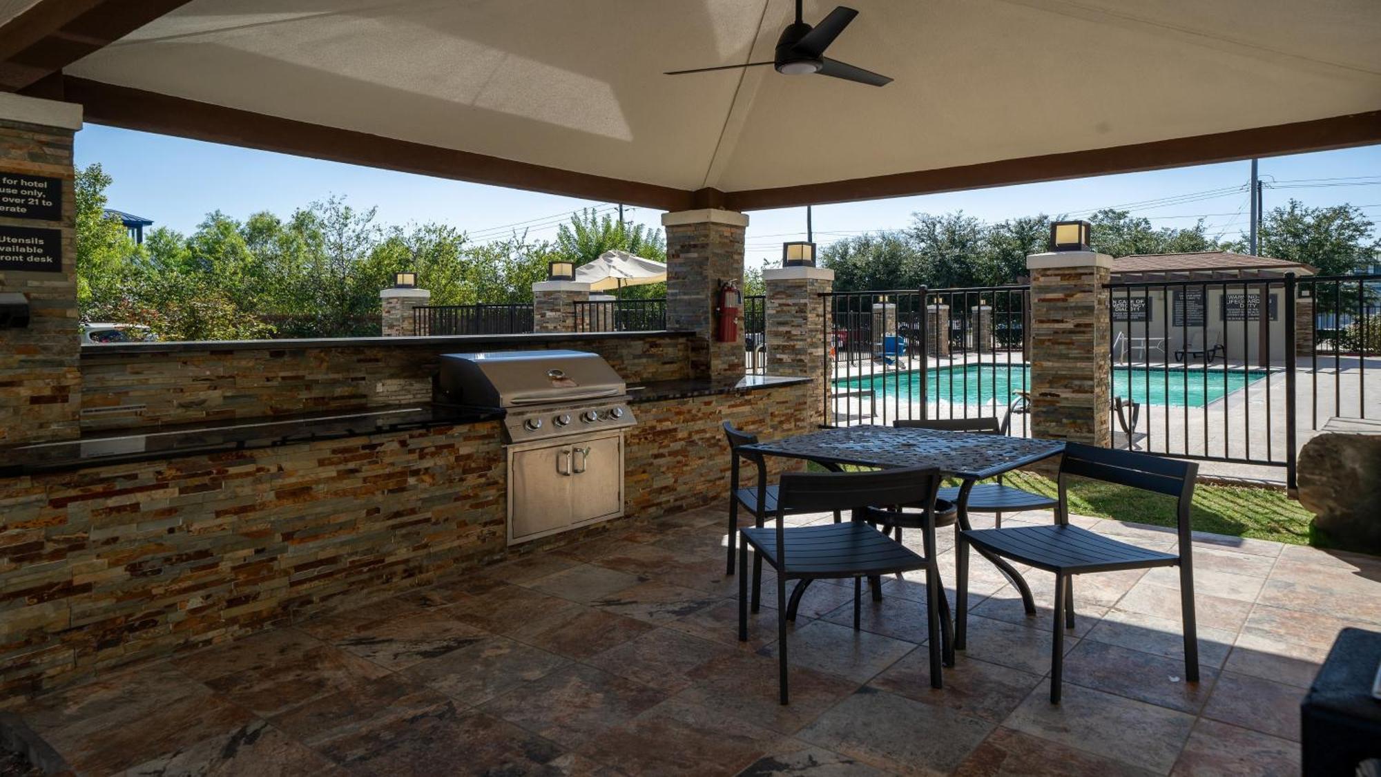 Candlewood Suites Baytown By Ihg Exterior foto